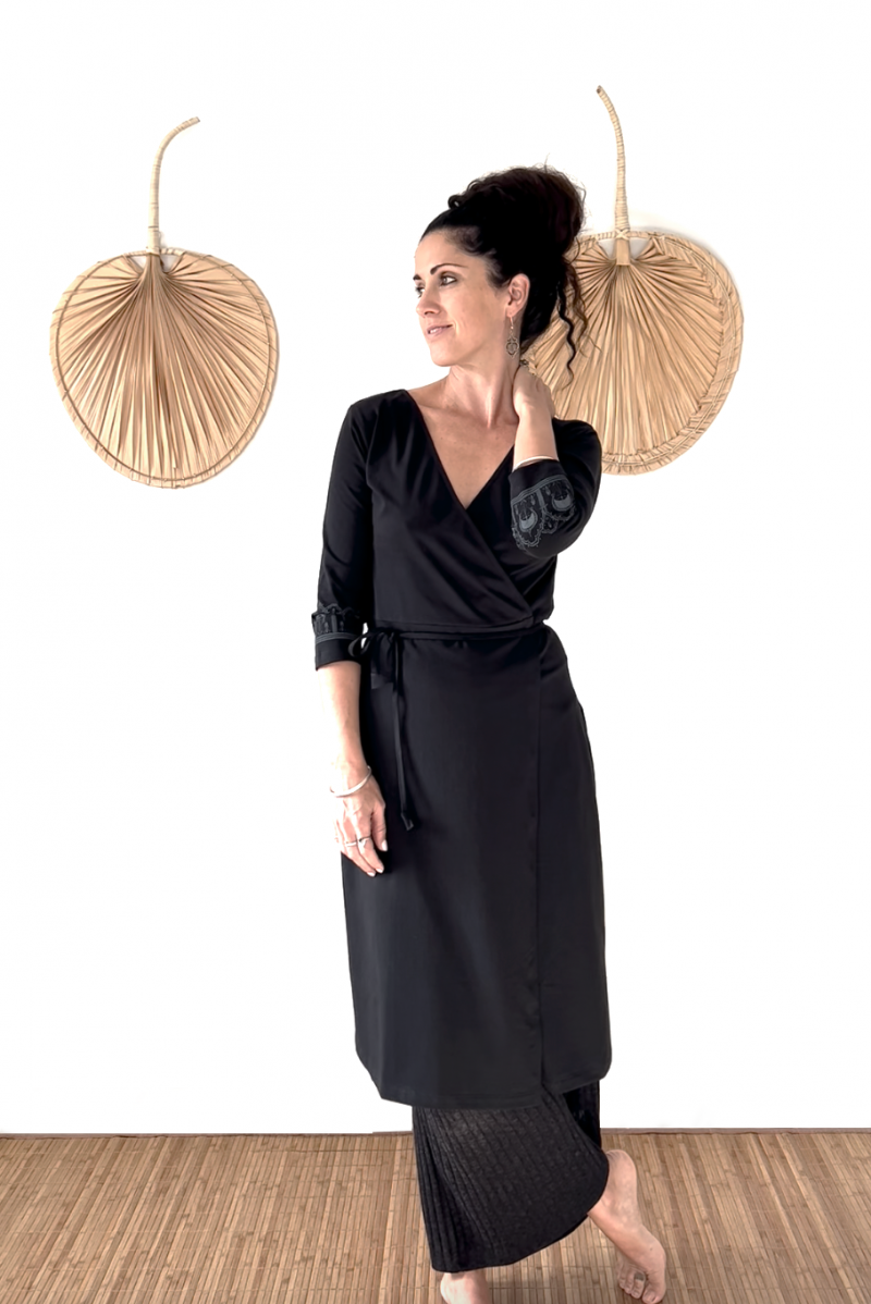 The ByGungur Lotus Kurta is a cotton wrap dress with 3/4 sleeves worn for dance or yoga practice or as smart casualwear. The Lotus Kurta can be worn with leggings or loose trousers