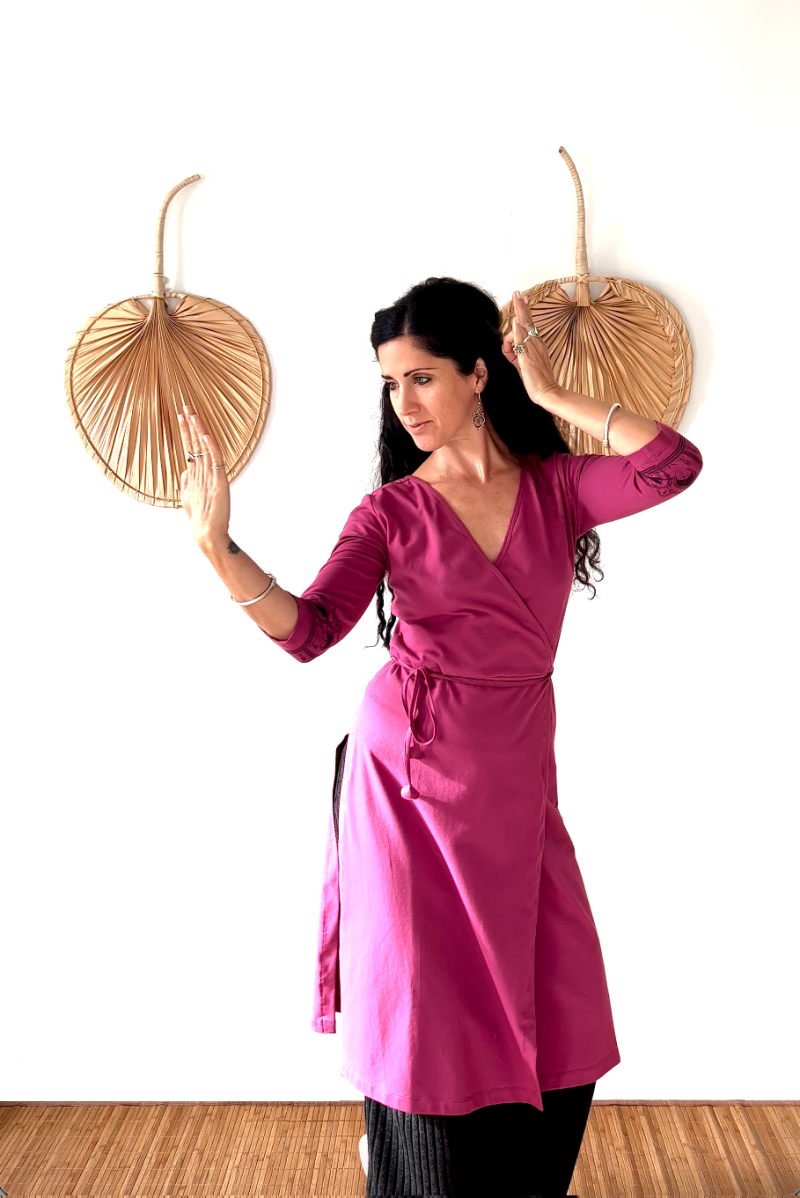 The ByGungur Lotus Kurta Purple is a cotton dress that wraps around at the front and ties at the back. It has slits up the sides and three quarter length sleeves featuring a unique design. The Lotus Kurta is dance clothes, yoga clothes or casualwear.